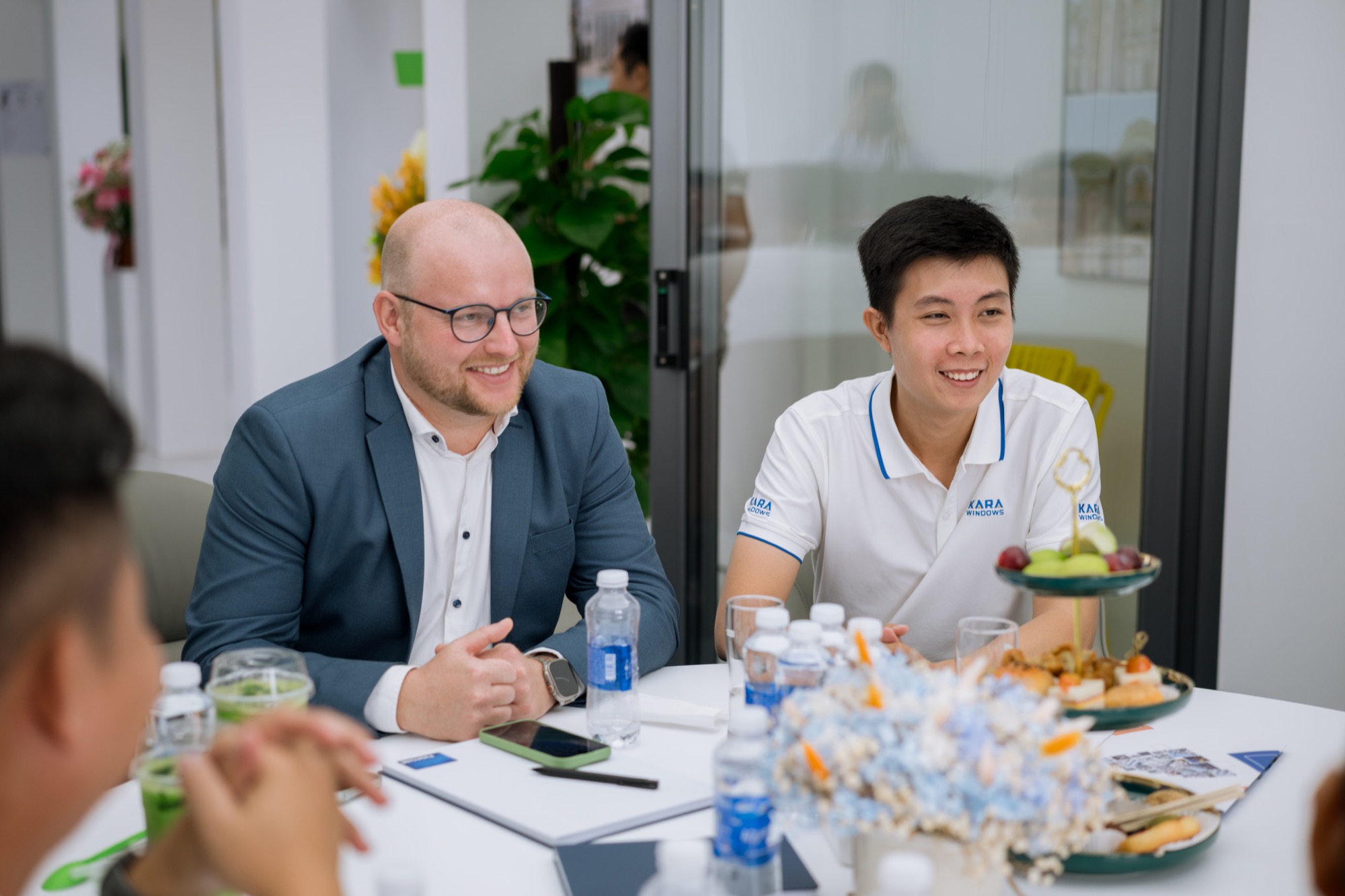 Nguyễn Vinh Quang cùng đối tác Châu Âu